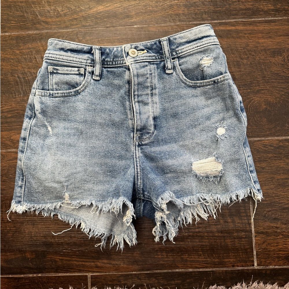 Hollister ultra high rise Mom shorts 3” EUC SZ 24/0